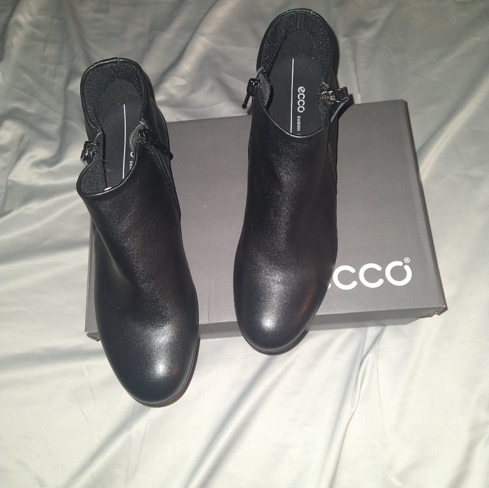 New black ankle boots - Picture 9 of 9